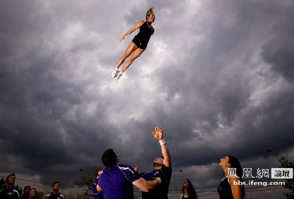 ���أ�����������Ů��ѡ�ι��̣���ͼ��